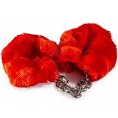 Наручники с красным искусственным мехом - Vulgar - купить с доставкой в Подольске