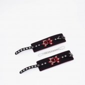 Черные кожаные наручники с красным декором и строчкой - Crazy Handmade - купить с доставкой в Подольске