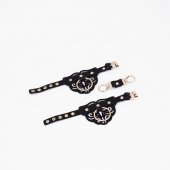 Черные кожаные наручники с клепками, кольцами и золотистой фурнитурой - Crazy Handmade - купить с доставкой в Подольске