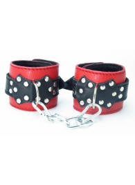 Красные наручники с чёрными проклёпанными ремешками с пряжкой - БДСМ Арсенал - купить с доставкой в Подольске