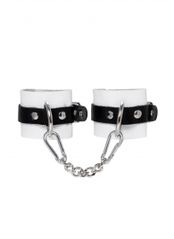Бело-черные кожаные наручники с одним ремешком с люверсами - Pecado - купить с доставкой в Подольске