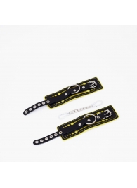 Черно-желтые кожаные наручники с жёлтой строчкой - Crazy Handmade - купить с доставкой в Подольске