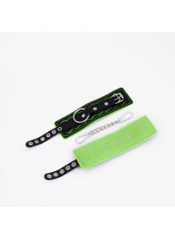 Черно-зеленые кожаные наручники с зеленой строчкой - Crazy Handmade - купить с доставкой в Подольске