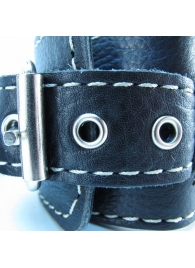 Чёрные кожаные оковы с крупной строчкой - БДСМ Арсенал - купить с доставкой в Подольске