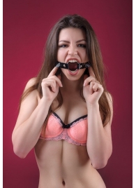 Кляп-кольцо на чёрных лаковых ремешках - БДСМ Арсенал - купить с доставкой в Подольске