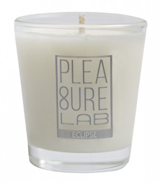 Массажная свеча Eclipse с ароматом сосны - 50 мл. - Pleasure Lab - купить с доставкой в Подольске