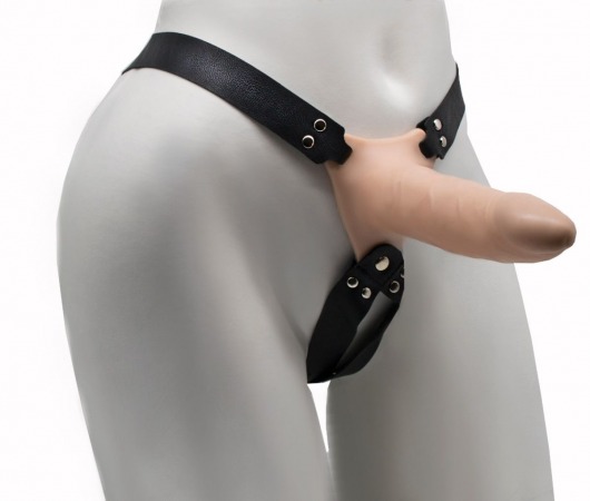 Пустотелый реалистичный фаллопротез на ремешках с заклепками - 16,5 см. - LOVETOY (А-Полимер) - купить с доставкой в Подольске