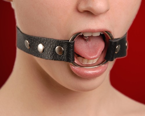 Кляп-кольцо на черных кожаных ремешках - Sitabella - купить с доставкой в Подольске