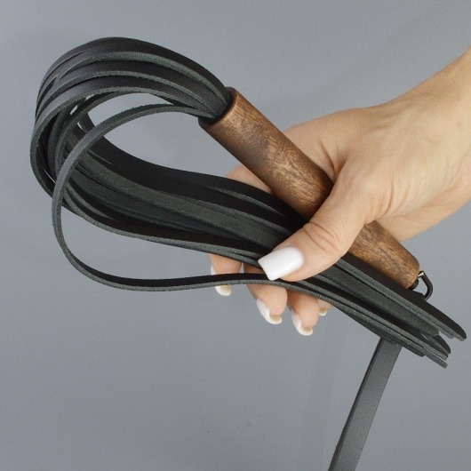 Черная кожаная плеть с деревянной рукоятью - 44 см. - Sitabella - купить с доставкой в Подольске